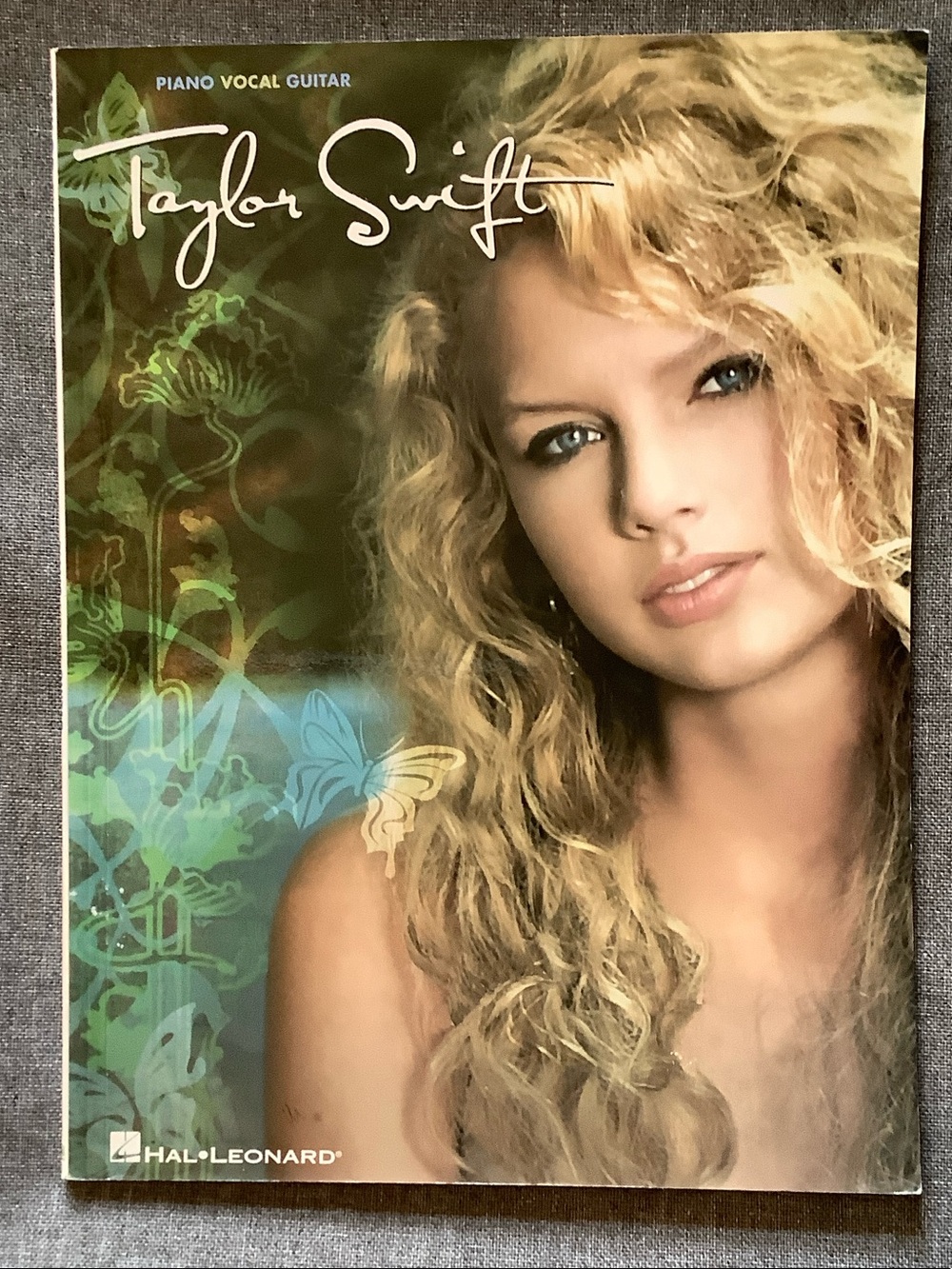 Taylor Swift Debut Album Sheet Music Songbook (Piano/Vocal/Guitar) Hal-Leonard